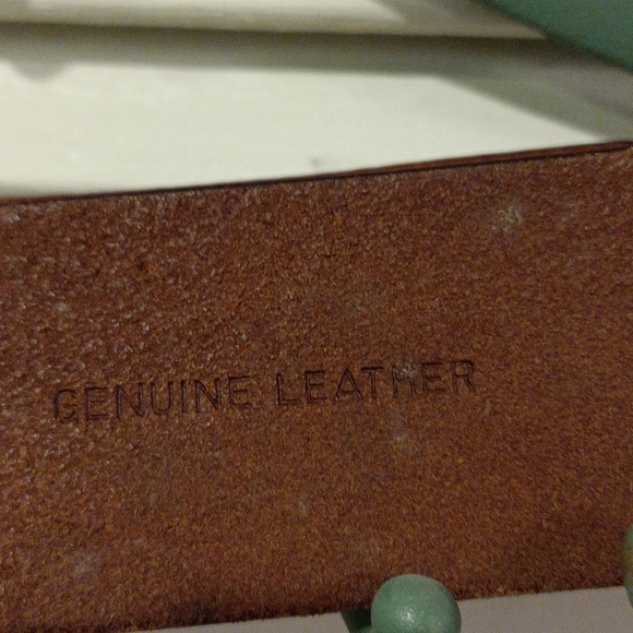 Woman's leather belt.. beautiful belt been sitting in my closet..to small for me - Picture 12 of 16